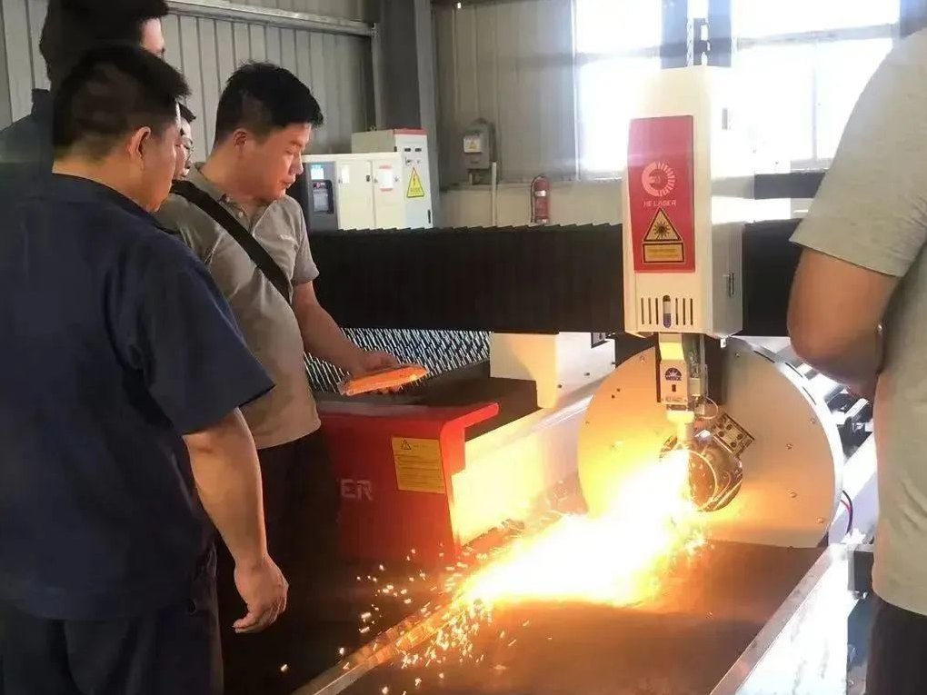 “新兵器”到位！板管一體激光切割機